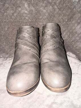 SO Women's Gray Studded Strappy Ankle Boots Size 8